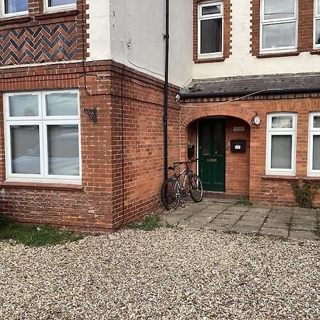 Two Bedroom, Off-Road Parking Ludgershall  Dış mekan fotoğraf